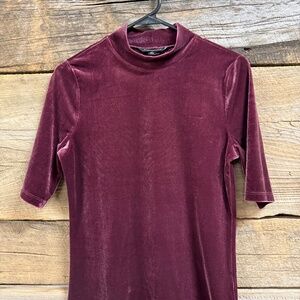 Banana Republic short sleeve velvet mock neck, burgundy, Med